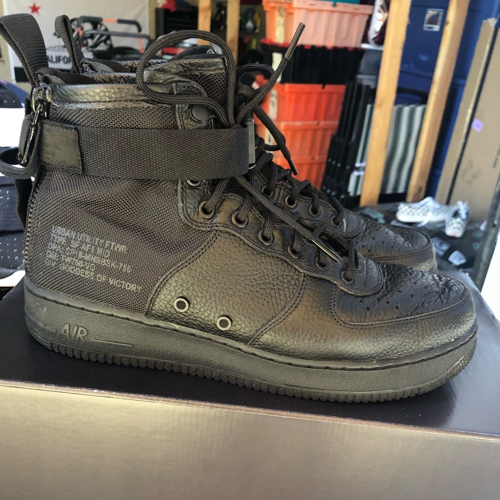 AF1 MiD SF